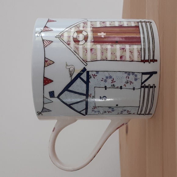 Queens by Churchill Gone to the Beach Fine Bone China Tea Coffee Cup 8 oz - Picture 3 of 10